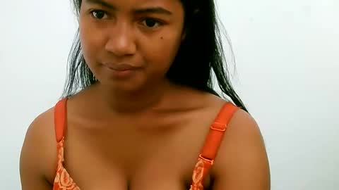 Snapshot of zina479102 chatting on May 2026 05:01:02 AM elly online show from May 2026 05:01:02 AM