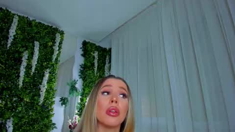 Snapshot of zinasquirts chatting on January 2026 03:50:02 PM Galli online show from January 2026 03:50:02 PM