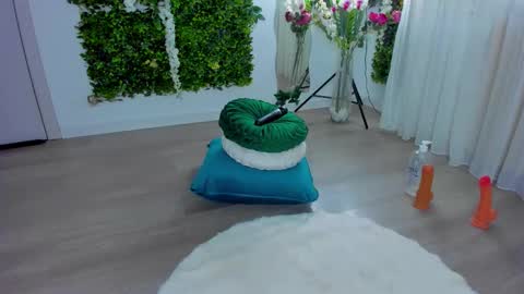 Snapshot of zinasquirts chatting on February 2026 06:22:01 AM Galli online show from February 2026 06:22:01 AM