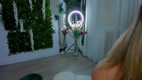 Snapshot of zinasquirts chatting on February 2026 03:02:01 AM Galli online show from February 2026 03:02:01 AM