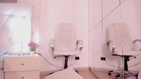 Snapshot of zinnia_mosley chatting on February 2025 05:50:01 PM Nia online show from February 2025 05:50:01 PM