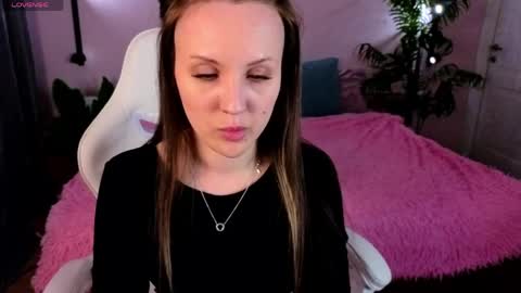 Snapshot of zlata__fox chatting on April 2026 01:41:02 PM Zlata Mon Tue Thu Fri Sun Sa GMT 3 0000pm - 0600pm online show from April 2026 01:41:02 PM