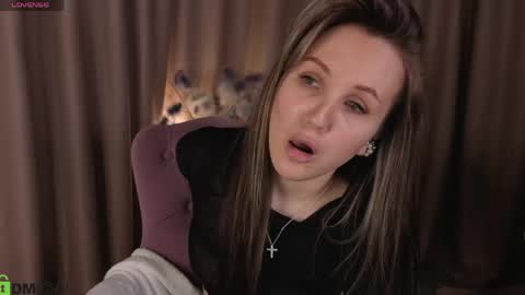 Snapshot of zlata__fox chatting on May 2026 09:06:02 AM Zlata Mon Tue Thu Fri Sun Sa GMT 3 0000pm - 0600pm online show from May 2026 09:06:02 AM