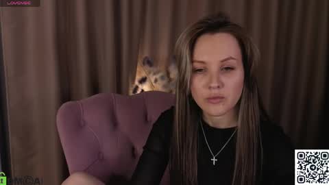 Snapshot of zlata__fox chatting on May 2026 10:36:01 AM Zlata Mon Tue Thu Fri Sun Sa GMT 3 0000pm - 0600pm online show from May 2026 10:36:01 AM