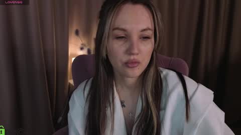 Snapshot of zlata__fox chatting on May 2026 08:31:02 AM Zlata Mon Tue Thu Fri Sun Sa GMT 3 0000pm - 0600pm online show from May 2026 08:31:02 AM
