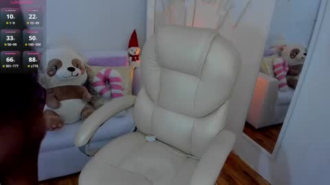 Snapshot of zobe_love chatting on December 2024 05:36:02 PM Zobe Love online show from December 2024 05:36:02 PM