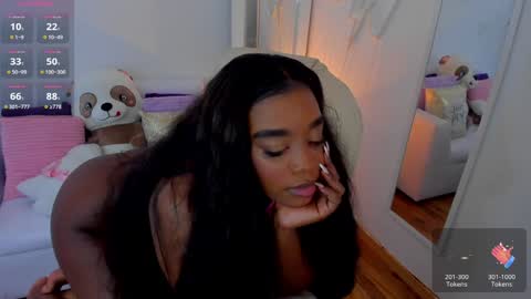 Snapshot of zobe_love chatting on January 2025 02:20:01 AM Zobe Love online show from January 2025 02:20:01 AM