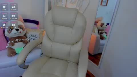 Snapshot of zobe_love chatting on February 2025 11:26:02 PM Zobe Love online show from February 2025 11:26:02 PM