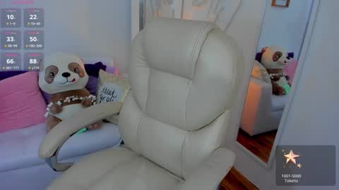 Snapshot of zobe_love chatting on March 2025 09:43:01 PM Zobe Love online show from March 2025 09:43:01 PM