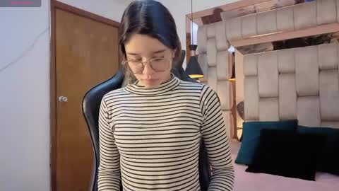 Snapshot of zoe_dear chatting on June 2026 06:47:01 PM zoe_dear online show from June 2026 06:47:01 PM
