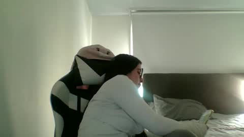 Zoe online show from November 2025 06:41:02 PM