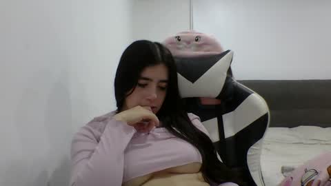 Zoe online show from November 2025 10:19:02 PM