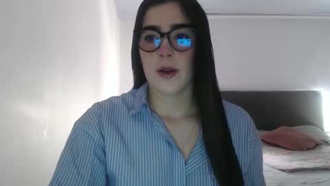 Snapshot of zoe_mill33r chatting on February 2026 04:18:01 PM Zoe online show from February 2026 04:18:01 PM