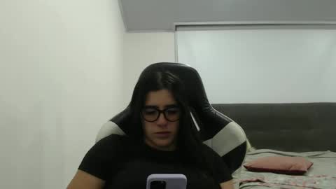 Snapshot of zoe_mill33r chatting on March 2026 04:40:02 AM Zoe online show from March 2026 04:40:02 AM