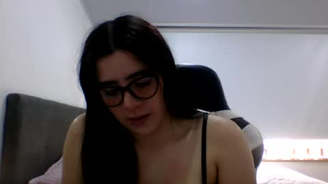 Snapshot of zoe_mill33r chatting on July 2026 06:57:01 PM Zoe online show from July 2026 06:57:01 PM