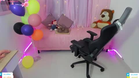 zoe_sullivan_ online show from November 2025 09:42:02 AM