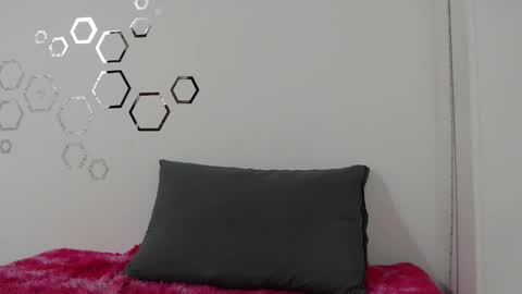 Carolina online show from November 2025 07:37:01 PM