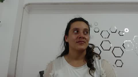 Carolina online show from November 2025 08:42:01 PM