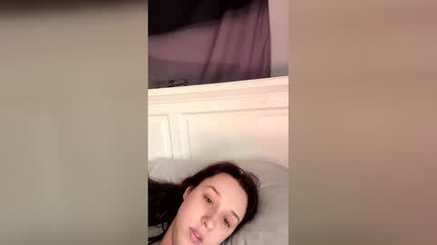 zoeapolo online show from April 2026 09:18:02 PM