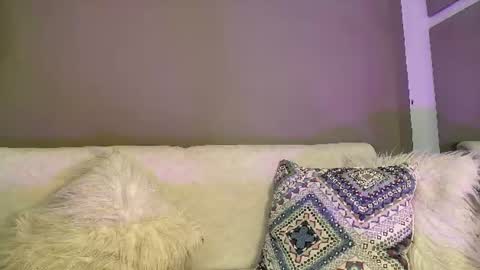 Snapshot of zoee_8 chatting on July 2026 03:17:01 PM ZOE online show from July 2026 03:17:01 PM