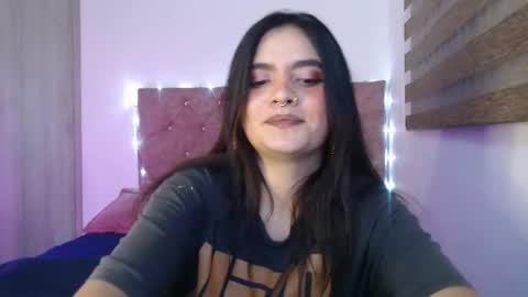 Snapshot of zoee_t chatting on February 2026 04:40:02 AM Zoee online show from February 2026 04:40:02 AM