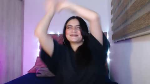 Snapshot of zoee_t chatting on February 2026 03:00:02 AM Zoee online show from February 2026 03:00:02 AM