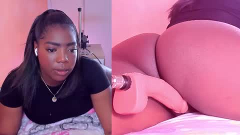 Snapshot of zoeethompson_cm chatting on July 2026 10:52:02 AM online show from July 2026 10:52:02 AM