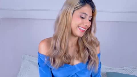 Snapshot of zoehangel chatting on October 2025 11:20:02 AM Zoe online show from October 2025 11:20:02 AM