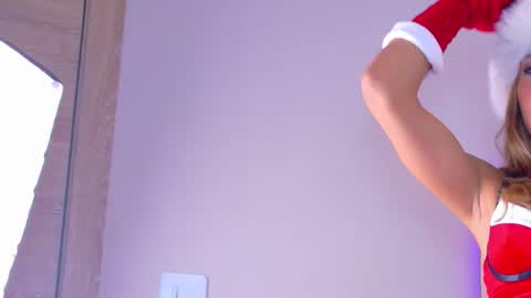 Snapshot of zoehangel chatting on December 2025 12:43:02 PM Zoe online show from December 2025 12:43:02 PM