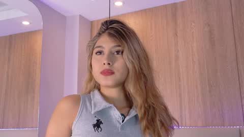 Snapshot of zoehangel chatting on April 2026 11:32:01 AM Zoe online show from April 2026 11:32:01 AM