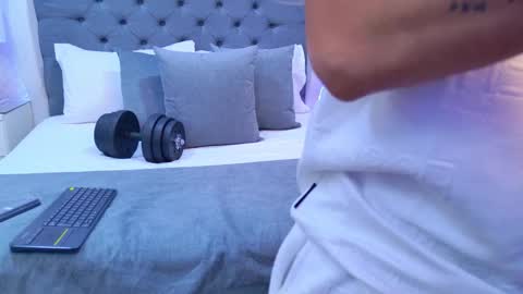 Zoe Krug online show from November 2025 08:11:02 PM