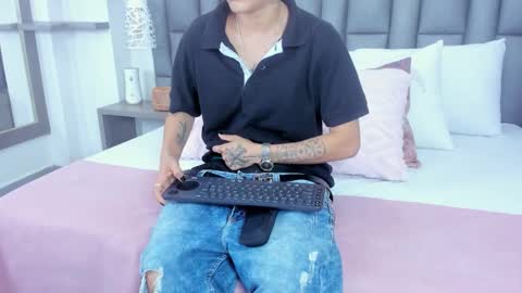 Zoe Krug online show from February 2026 12:23:02 PM