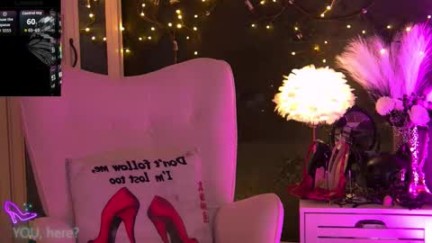 Snapshot of zoemesmerizee chatting on November 2025 11:33:01 AM ZoeMesmerize online show from November 2025 11:33:01 AM