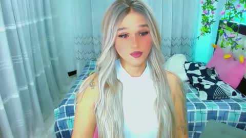 zoeschmmit online show from May 2026 12:38:01 AM