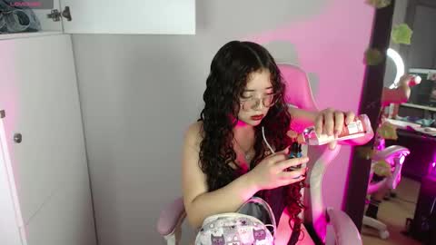 Snapshot of zoesinclair chatting on November 2025 06:55:02 PM Zoe online show from November 2025 06:55:02 PM