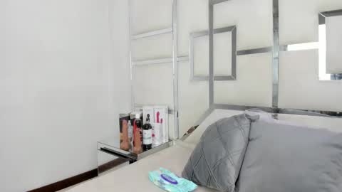 ZoeSwam online show from March 2026 02:27:01 PM