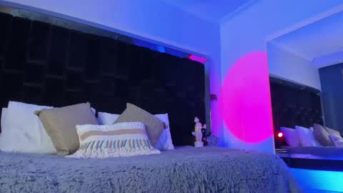 zoevidal_ online show from March 2025 11:47:02 AM