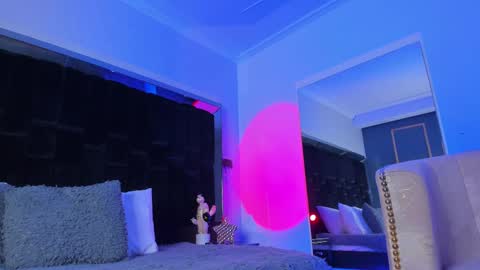 zoevidal_ online show from March 2025 11:51:01 AM