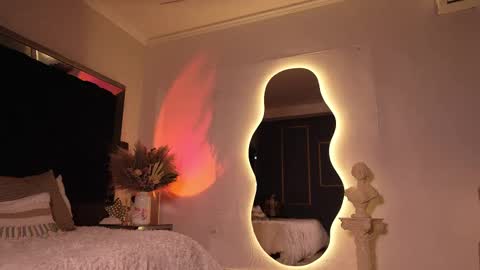 zoevidal_ online show from October 2025 11:57:02 AM