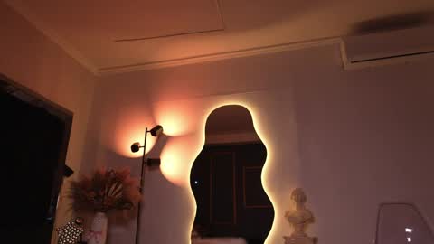 Snapshot of zoevidal_ chatting on May 2026 12:10:01 PM zoevidal_ online show from May 2026 12:10:01 PM