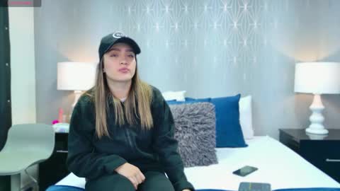 ZoeWilliis online show from April 2026 11:29:01 AM