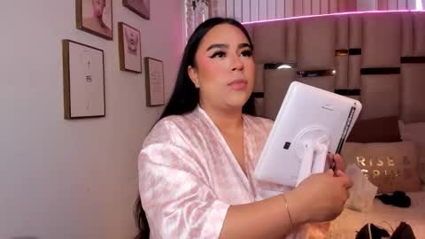 zoey thommpson online show from February 2026 08:05:01 PM