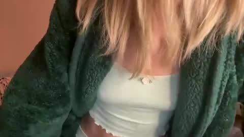 Zoeydanner online show from February 2026 06:18:02 AM