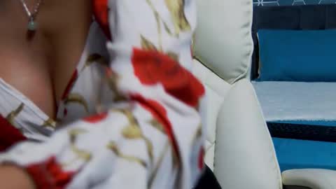 Zoey online show from September 2025 04:21:01 PM