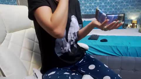 Zoey online show from October 2025 01:19:01 PM