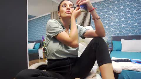 Zoey online show from November 2025 06:09:02 PM