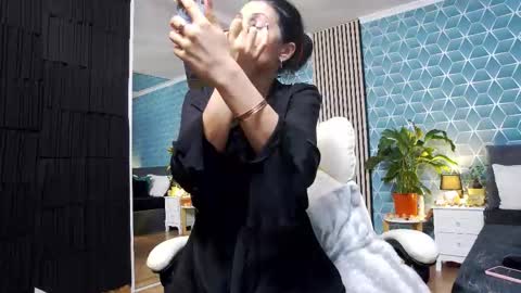 Zoey online show from November 2025 07:05:02 PM