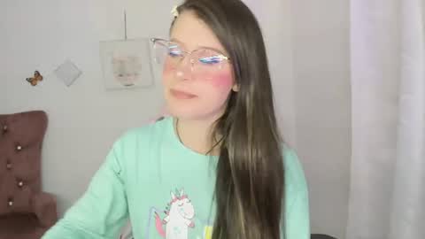 Snapshot of zooeybelair chatting on June 2026 05:20:02 AM Alicie online show from June 2026 05:20:02 AM