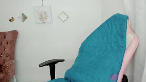 Snapshot of zooeybelair chatting on July 2026 04:05:01 AM Alicie online show from July 2026 04:05:01 AM