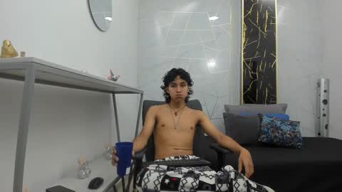     online show from November 2025 07:35:01 PM